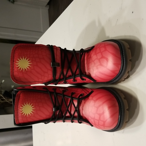 NWT BEAUTIFUL BOOTS - Picture 3 of 9